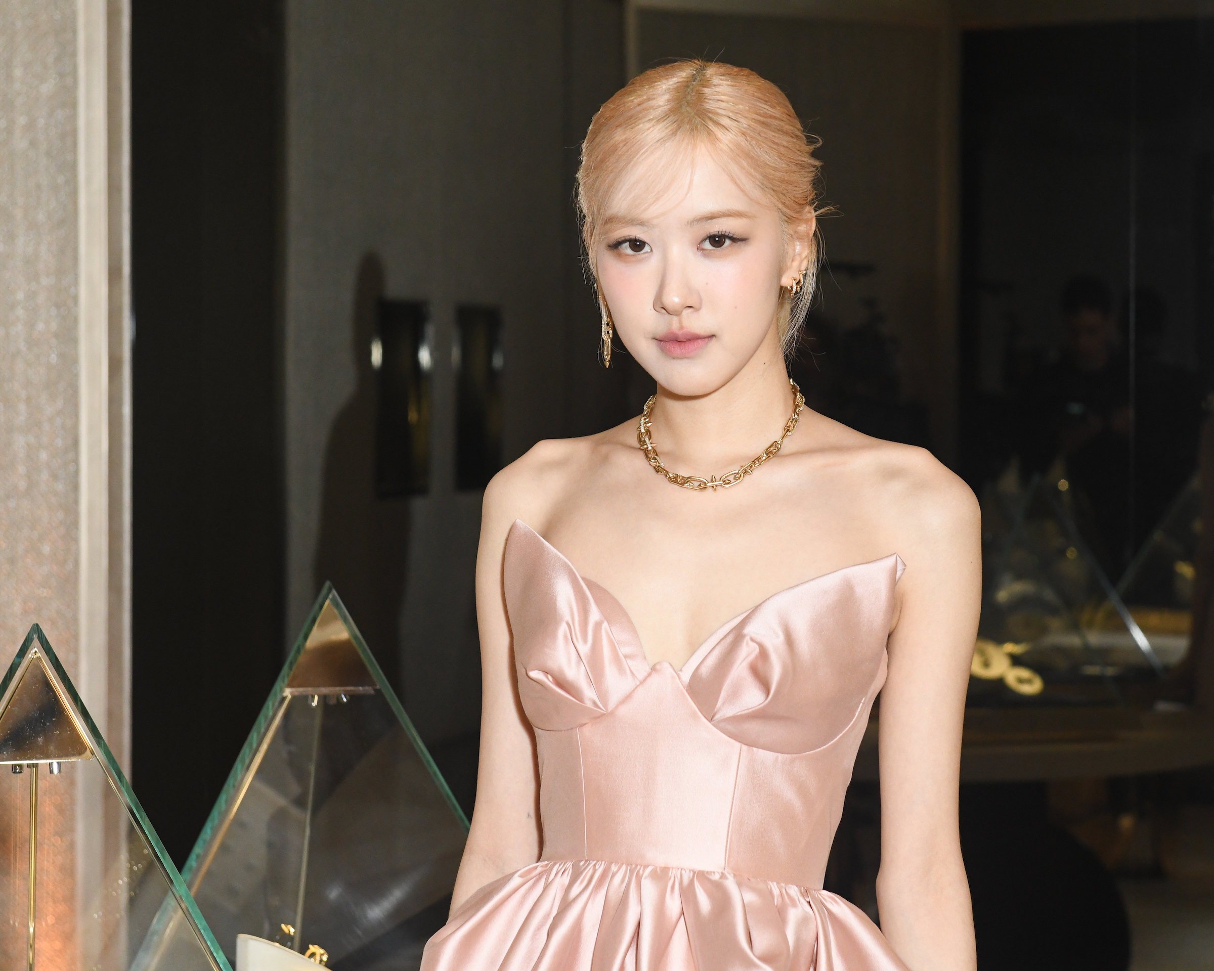 Hinh anh 2: Tiffany Titan cua Pharrell - khi van hoa Hy Lap duoc lam moi voi trang suc cao cap