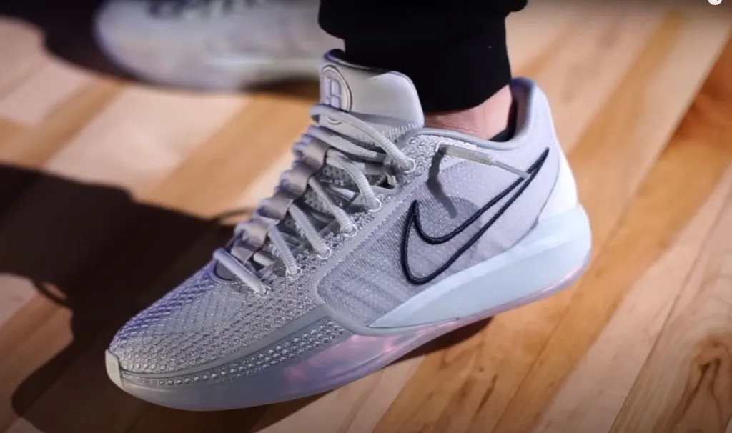 Top 10 mẫu giày bóng rổ cổ thấp tốt nhất 2024 Hinh anh 4: Top 10 mau giay bong ro co thap tot nhat 2024