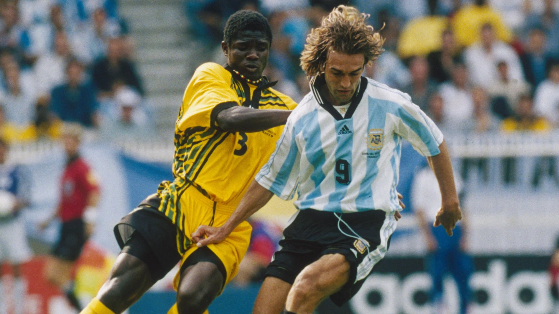 Những chiếc áo đấu bóng 90s đẹp nhất mọi thời đại (Phần 2) Hinh anh 2: Nhung chiec ao dau bong 90s dep nhat moi thoi dai (Phan 2)