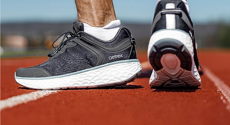 Hinh anh 4: 8 doi giay di bo thoai mai nhat nam 2024 ban nen biet