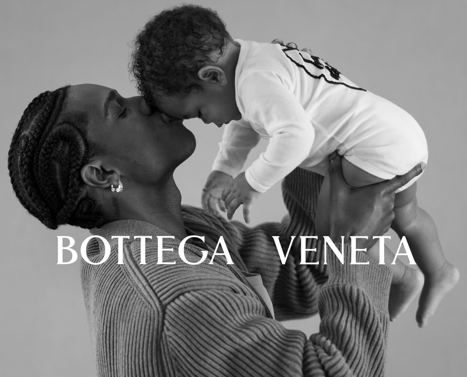 A$AP Rocky thân mật cùng con trai trong chiến dịch tôn vinh tình phụ tử của Bottega Veneta Hinh anh 3: A$AP Rocky than mat cung con trai trong chien dich ton vinh tinh phu tu cua Bottega Veneta