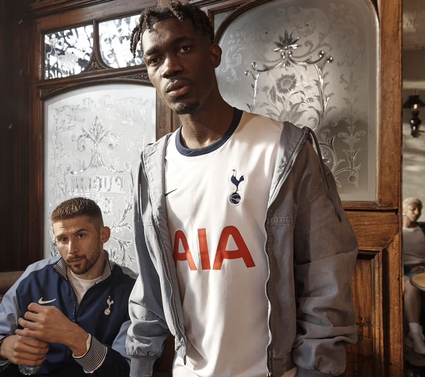 Hinh anh 6: Phien ban co dien nhung van day moi la cua ao dau Tottenham Hotspur