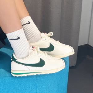 Giay Nike Cortez 'Sail Stadium Green' DM4044-104
