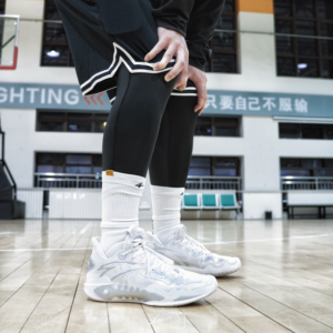 Giay Anta Kyrie Irving x Shock Wave 5 'Inheritance' 112331106-7