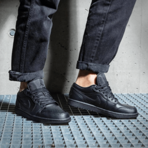 Giay Nike Air Jordan 1 Low 2022 'Triple Black' 553558-093