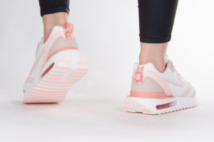 Giay Nike Air Max Dawn 'White Atmosphere Pink' DR7875-100