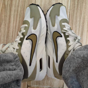 Giay Nike Air Max Solo 'Light Bone' FN0136-001