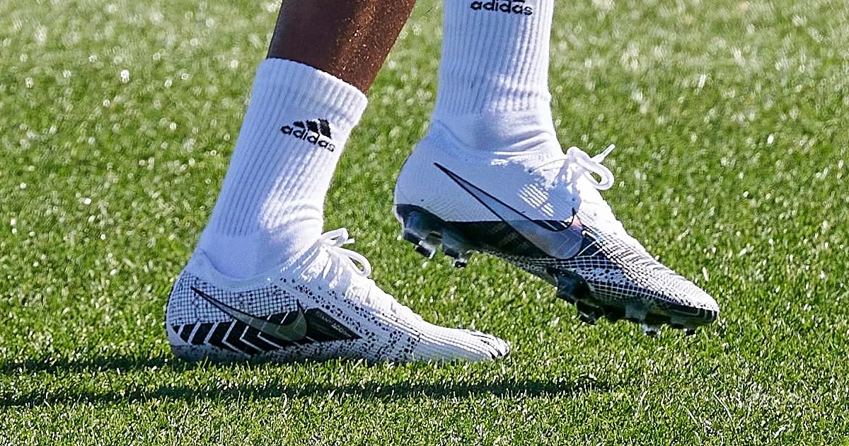 Hinh anh 6: Giay bong da cua cac sieu sao: Mbappe, Messi, Ronaldo...