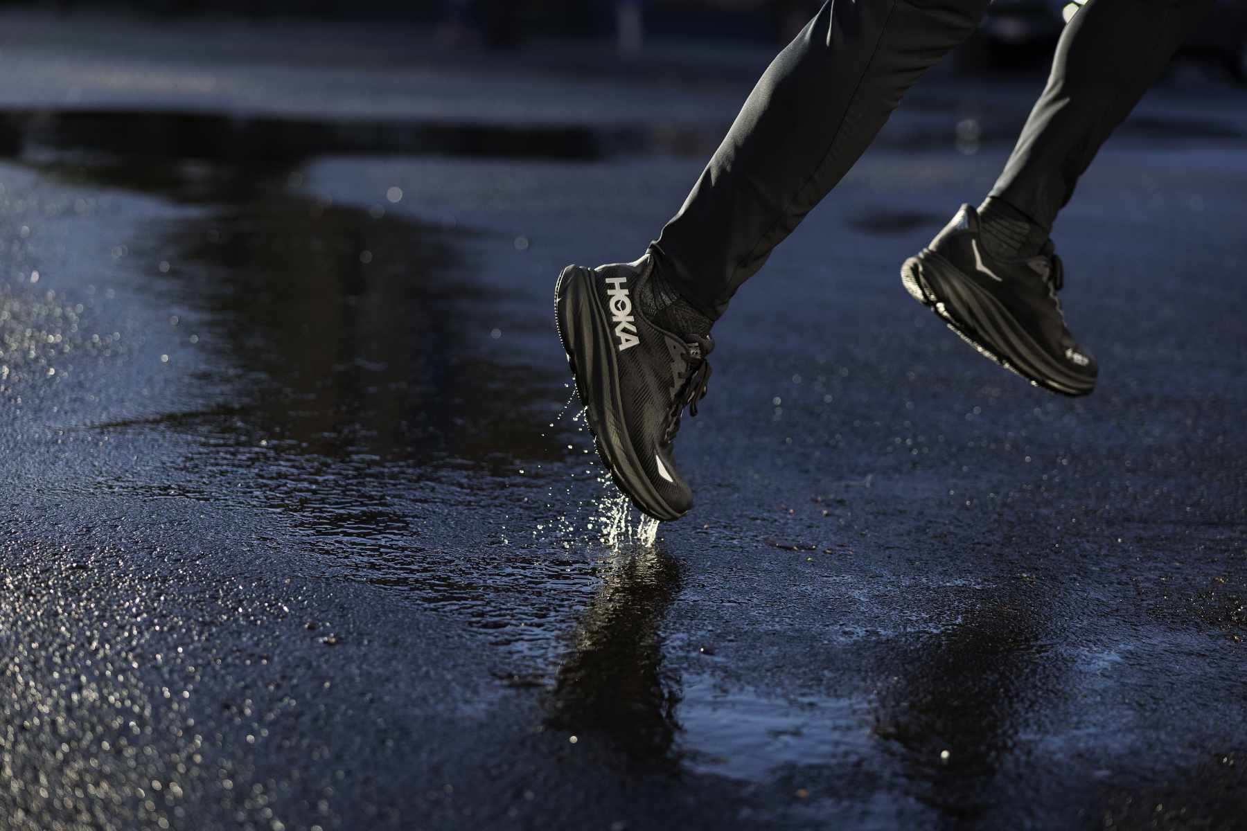 Những đôi giày chạy bộ chống nước tốt nhất năm 2024 Hinh anh 4: Nhung doi giay chay bo chong nuoc tot nhat nam 2024