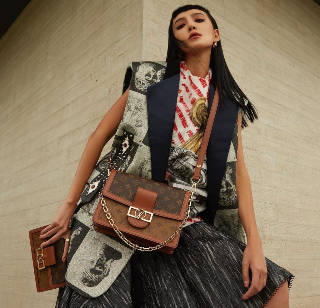 Louis Vuitton và 8 mẫu túi kinh điển mà quý cô nào cũng nên sở hữu Hinh anh 17: Louis Vuitton va 8 mau tui kinh dien ma quy co nao cung nen so huu