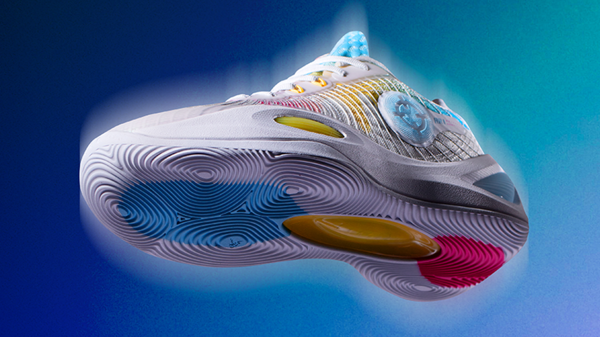 AR1: Doi giay mang dau an Austin Reaves