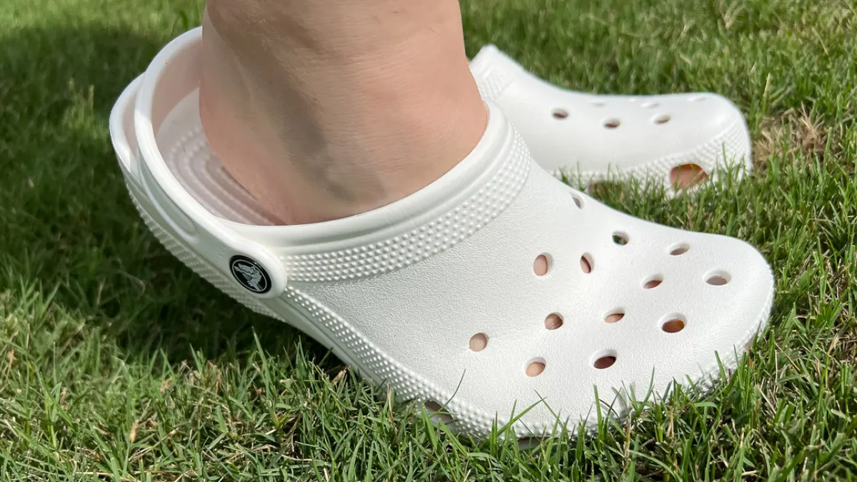 Hinh anh 2: Bi quyet chon size Crocs vua van: Thoai mai cho moi buoc chan