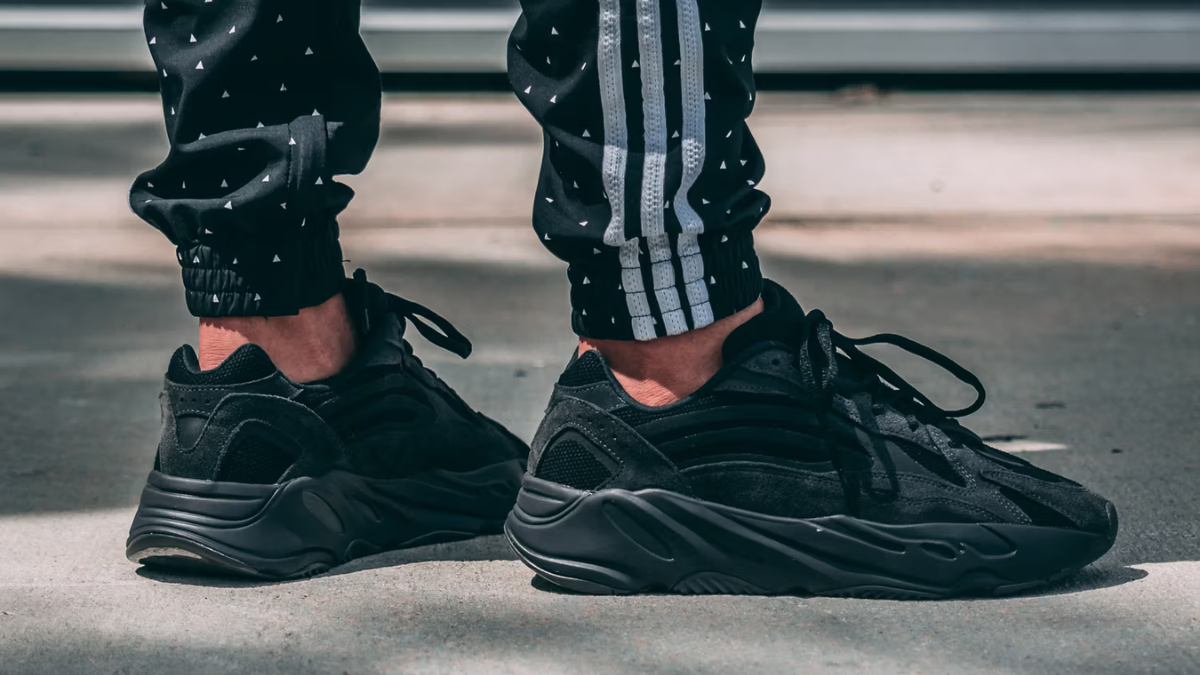 Hinh anh 1: Bi quyet "bo tui" de so huu doi Yeezy Boost 700 vua van hoan hao!