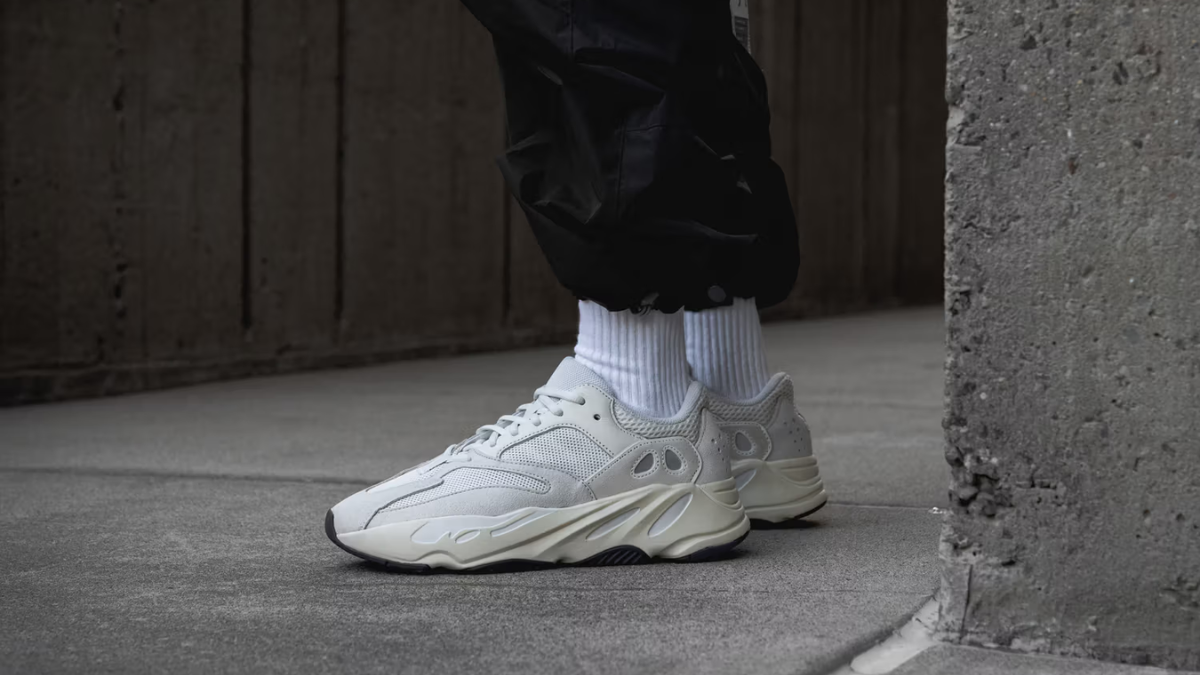 Hinh anh 3: Bi quyet "bo tui" de so huu doi Yeezy Boost 700 vua van hoan hao!