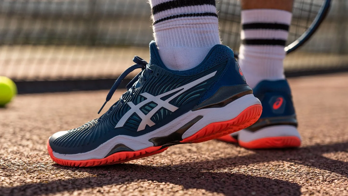 Luot bay tren san cung cung 7 mau giay tennis xuat sac 2024