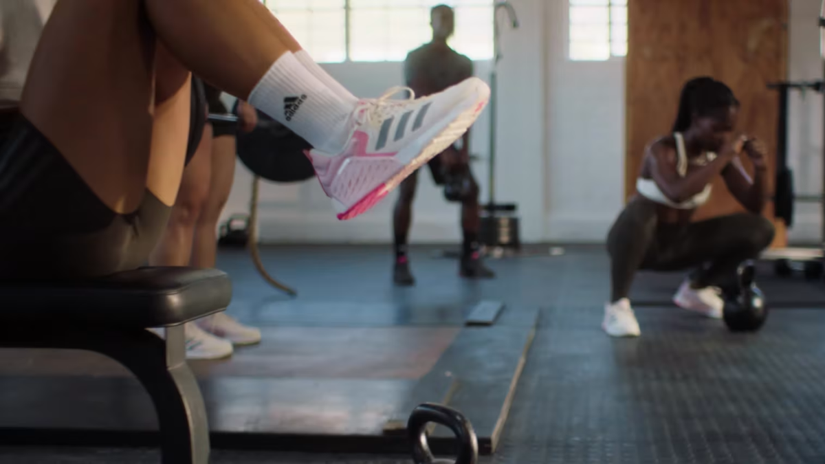 Nâng tầm phong cách cùng 7 mẫu sneaker phối với quần short Hinh anh 5: Nang tam phong cach cung 7 mau sneaker phoi voi quan short