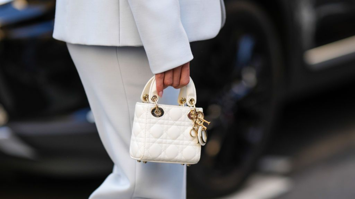 Hinh anh 2: Chinh phuc phong cach thuong luu voi tui hang hieu sang trong