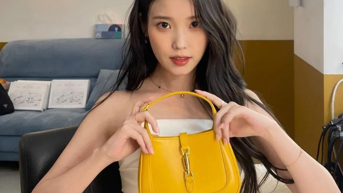 Hinh anh 1: "Nang tho" IU sang chanh ngut ngan voi BST tui hieu "khung"