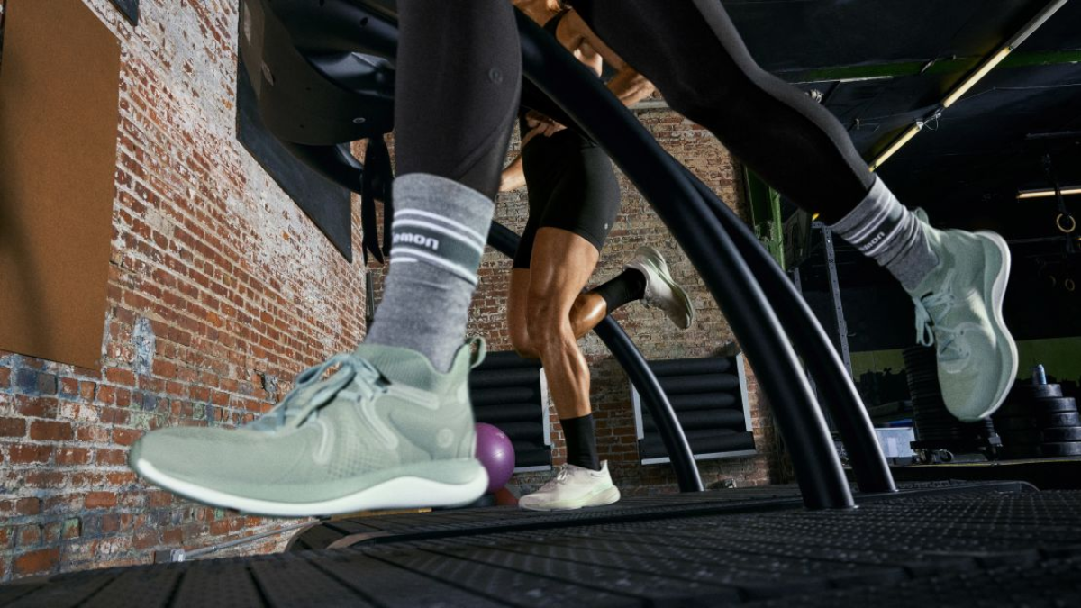 Bước đi tự tin với 8 đôi giày đi bộ êm ái và hỗ trợ tốt nhất Hinh anh 6: Buoc di tu tin voi 8 doi giay di bo em ai va ho tro tot nhat