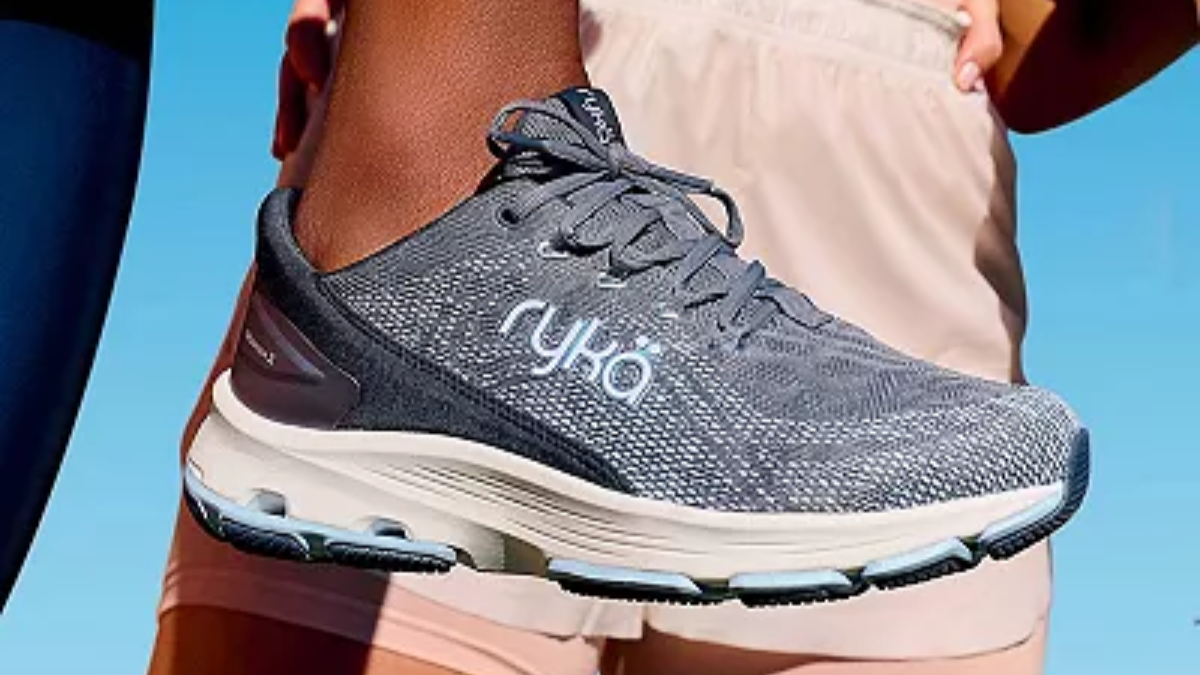 Bước đi tự tin với 8 đôi giày đi bộ êm ái và hỗ trợ tốt nhất Hinh anh 9: Buoc di tu tin voi 8 doi giay di bo em ai va ho tro tot nhat