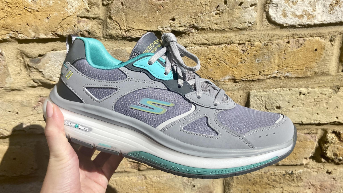 Bước đi tự tin với 8 đôi giày đi bộ êm ái và hỗ trợ tốt nhất Hinh anh 11: Buoc di tu tin voi 8 doi giay di bo em ai va ho tro tot nhat