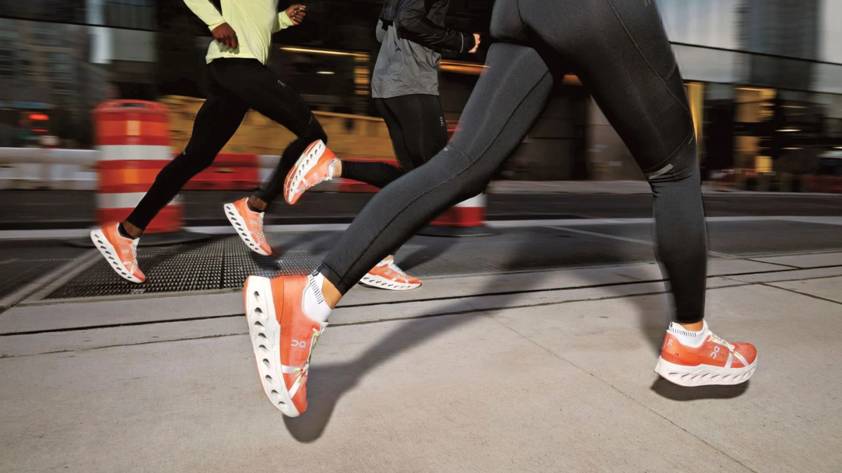 Hinh anh 2: 10 doi giay chay bo tot nhat danh cho nguoi co ban chan bet