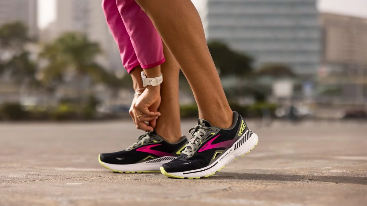 Hinh anh 3: 10 doi giay chay bo tot nhat danh cho nguoi co ban chan bet