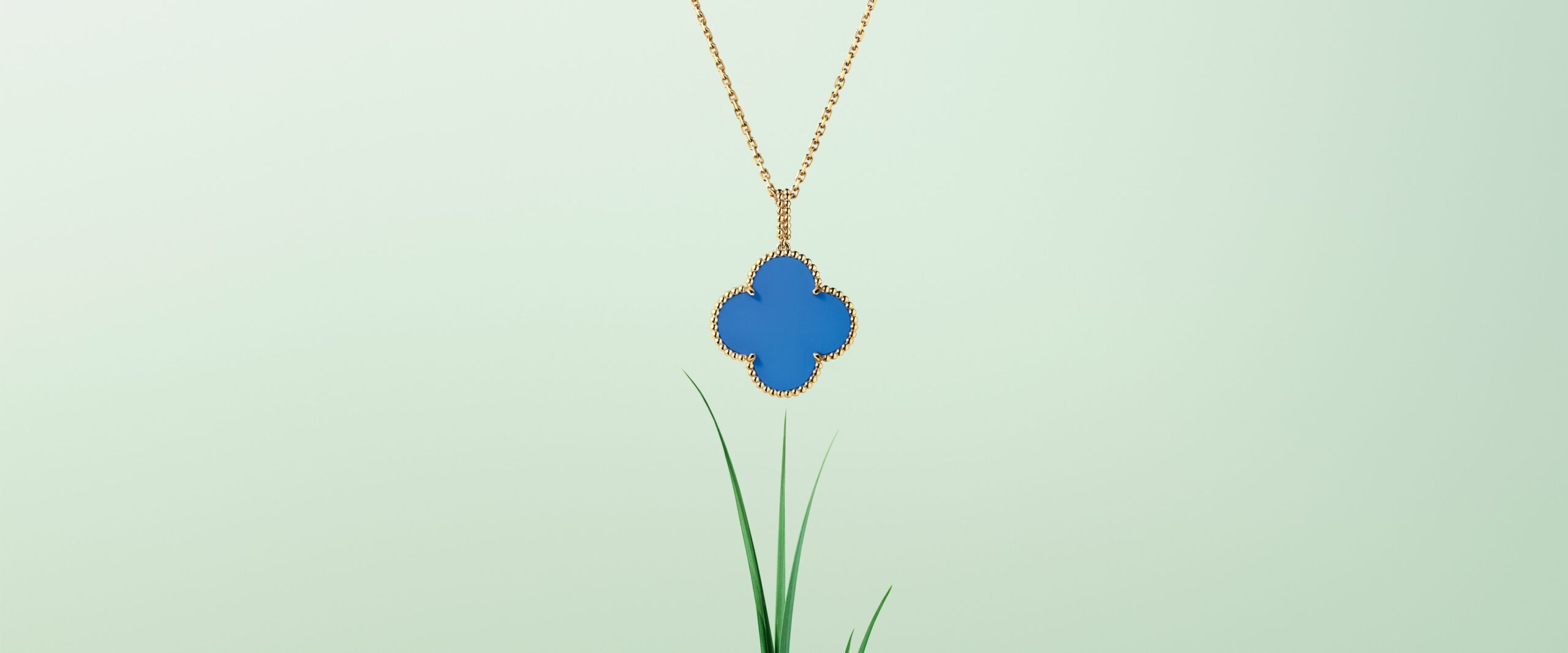 Hinh anh 4: Van Cleef & Arpels 'Alhambra' - bi an lam nen thanh cong cua mot huyen thoai? (P1)