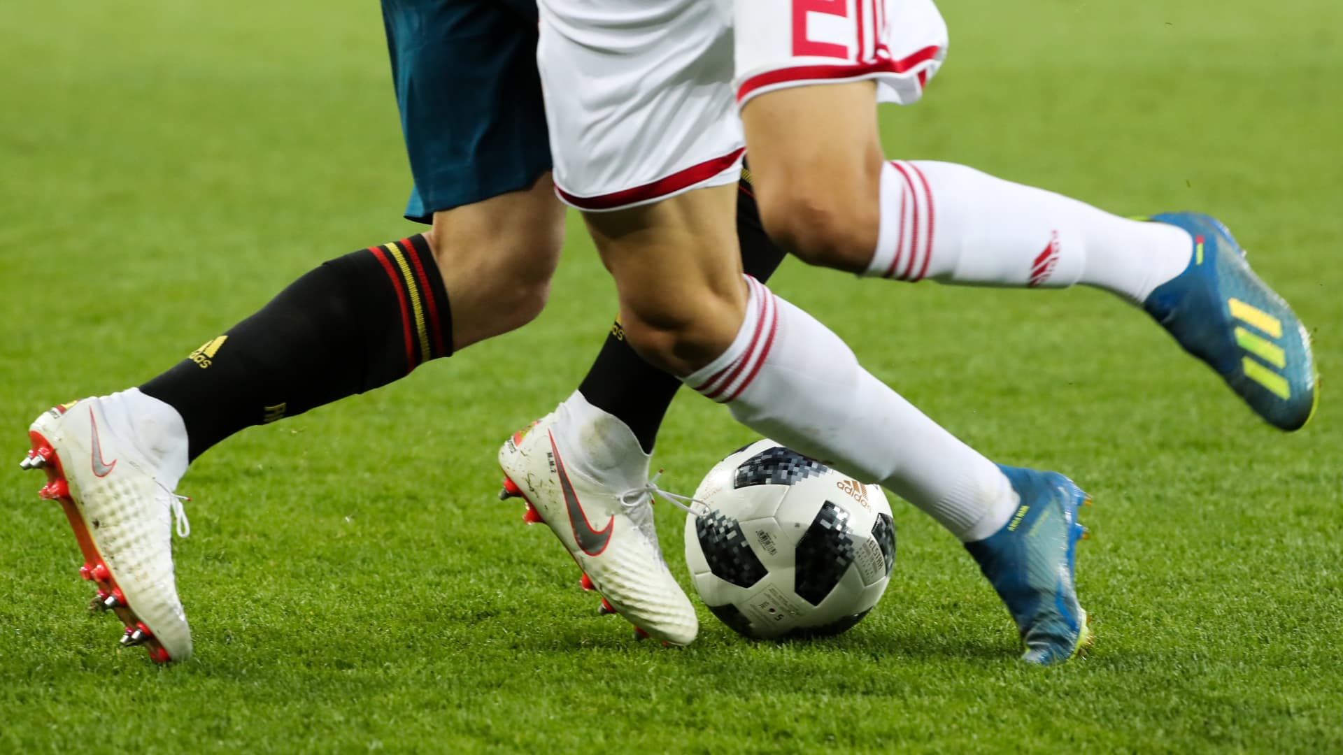 Nike va Adidas cuoc chien khong hoi ket (Phan 1)