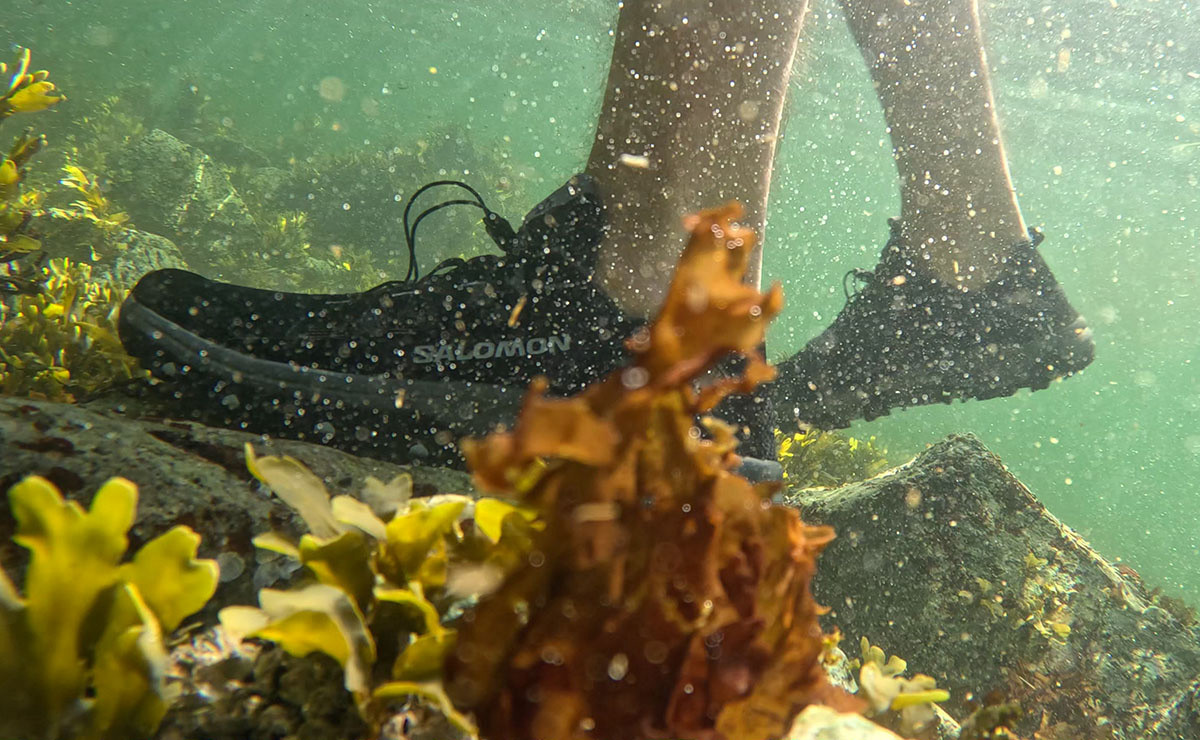 Nhung doi giay chay bo chong nuoc tot nhat nam 2024