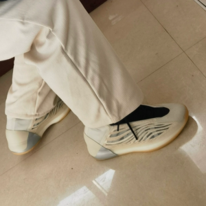 Giay Adidas Yeezy Quantum 'Mist Slate' HQ2085