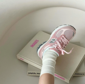 Giay New Balance 2002R Big Kid 'Pink Sand' GC2002SK