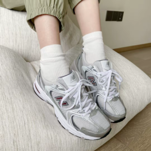 Giay New Balance 530 'Metallic Burgundy' MR530GS