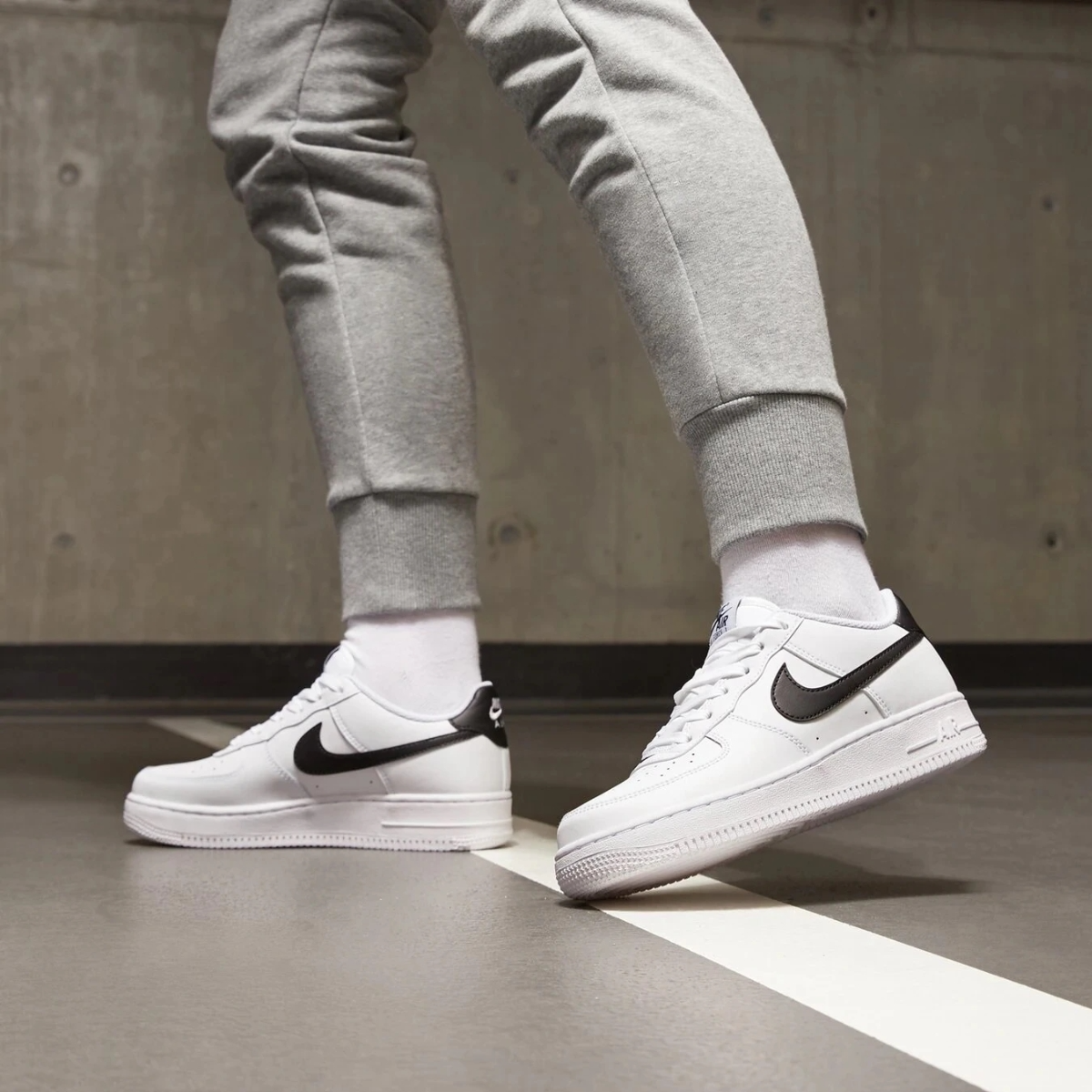 Alternative view of Giày Nike Air Force 1 GS 'White Black' FV5948-101