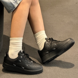 Giay Nike Air Force 1 Low 'Black Silver Mini Swoosh' HQ1180-001