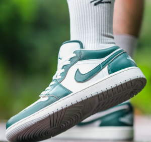 Giay Nike Air Jordan 1 Low 'Oxidized Green' FQ7687-300