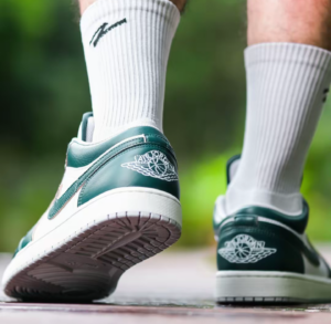 Giay Nike Air Jordan 1 Low 'Oxidized Green' FQ7687-300