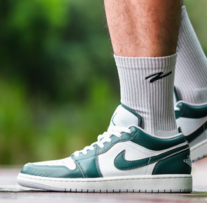 Giay Nike Air Jordan 1 Low 'Oxidized Green' FQ7687-300