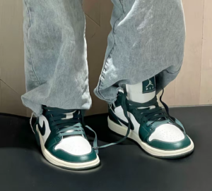 Giay Nike Air Jordan 1 Mid 'Green Sail' BQ6472-133