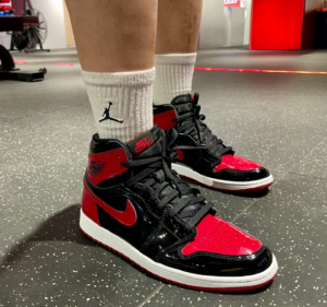 Giay Nike Air Jordan 1 Retro High 'Patent Bred' 555088-063