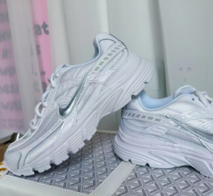 Giay Nike Initiator 'White Photon Dust' FZ9020-100