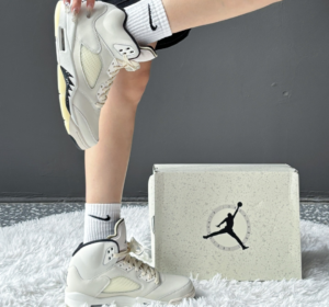 Giay Nike Air Jordan 5 Retro SE 'Sail' FQ3682-100