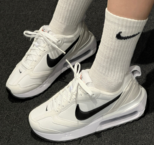 Giay Nike Air Max Dawn 'White Total Orange' DH5131-101