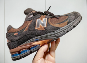 Giay New Balance 2002R 'Chocolate' M2002RBT