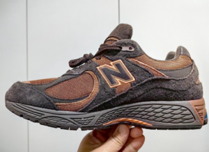 Giay New Balance 2002R 'Chocolate' M2002RBT