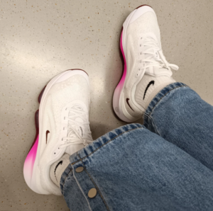 Giay Nike Versair 'White Fierce Pink' DZ3547-100