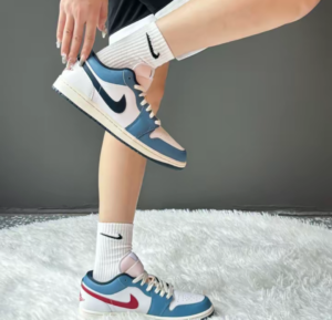 Giay Nike Air Jordan 1 Low 'Motion' HM3711-144