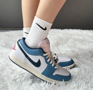 Giay Nike Air Jordan 1 Low 'Motion' HM3711-144