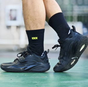 Giay Anta Kai 1 x Kyrie Irving 'Black Warrior' 312431199-4