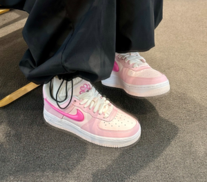 Giay Nike Air Force 1 Low '07 LX 'Paw Print' HM3696-661